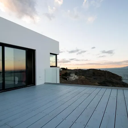 Blue Frames Summer House *