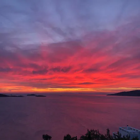 Villa Blue Frames Summer House