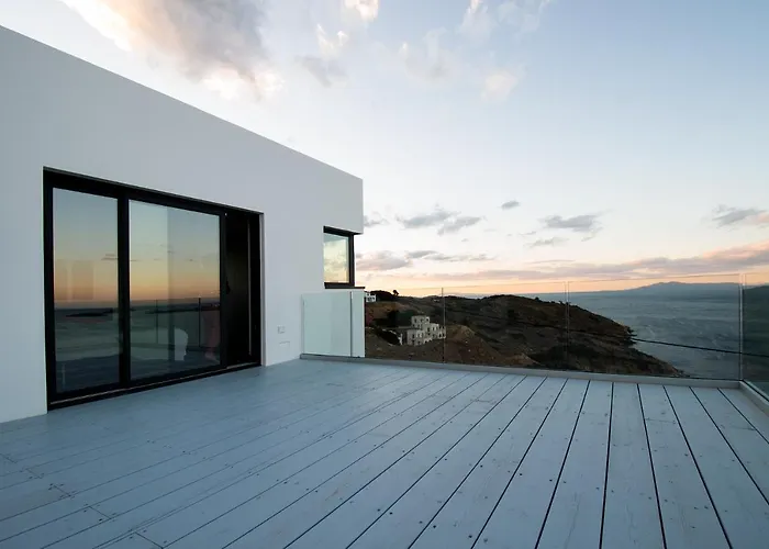 Blue Frames Summer House *