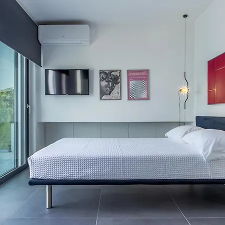 Blue Frames Summer House * Батси